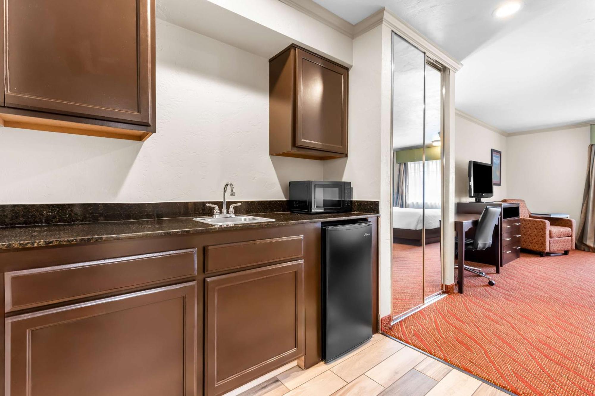 Best Western Plus Parkway Inn Wilsonville Dış mekan fotoğraf