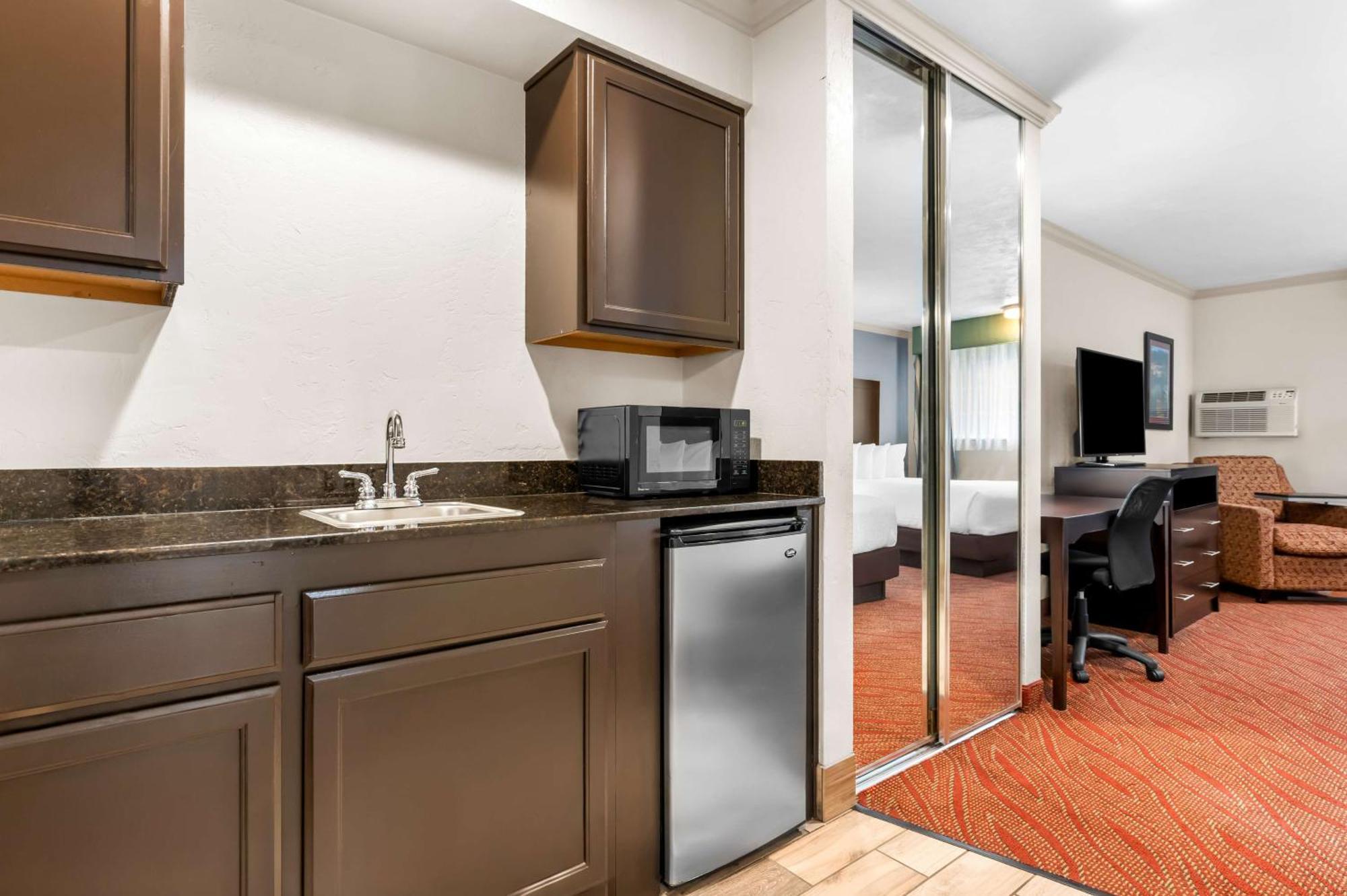 Best Western Plus Parkway Inn Wilsonville Dış mekan fotoğraf