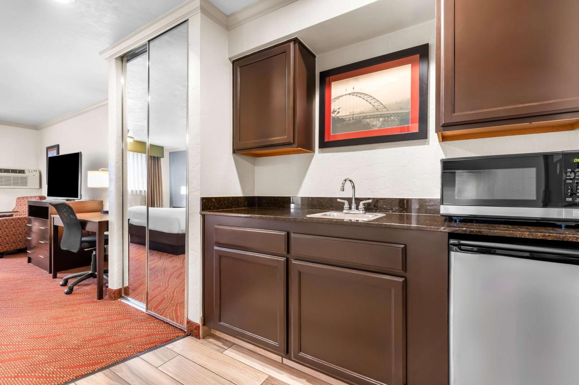 Best Western Plus Parkway Inn Wilsonville Dış mekan fotoğraf