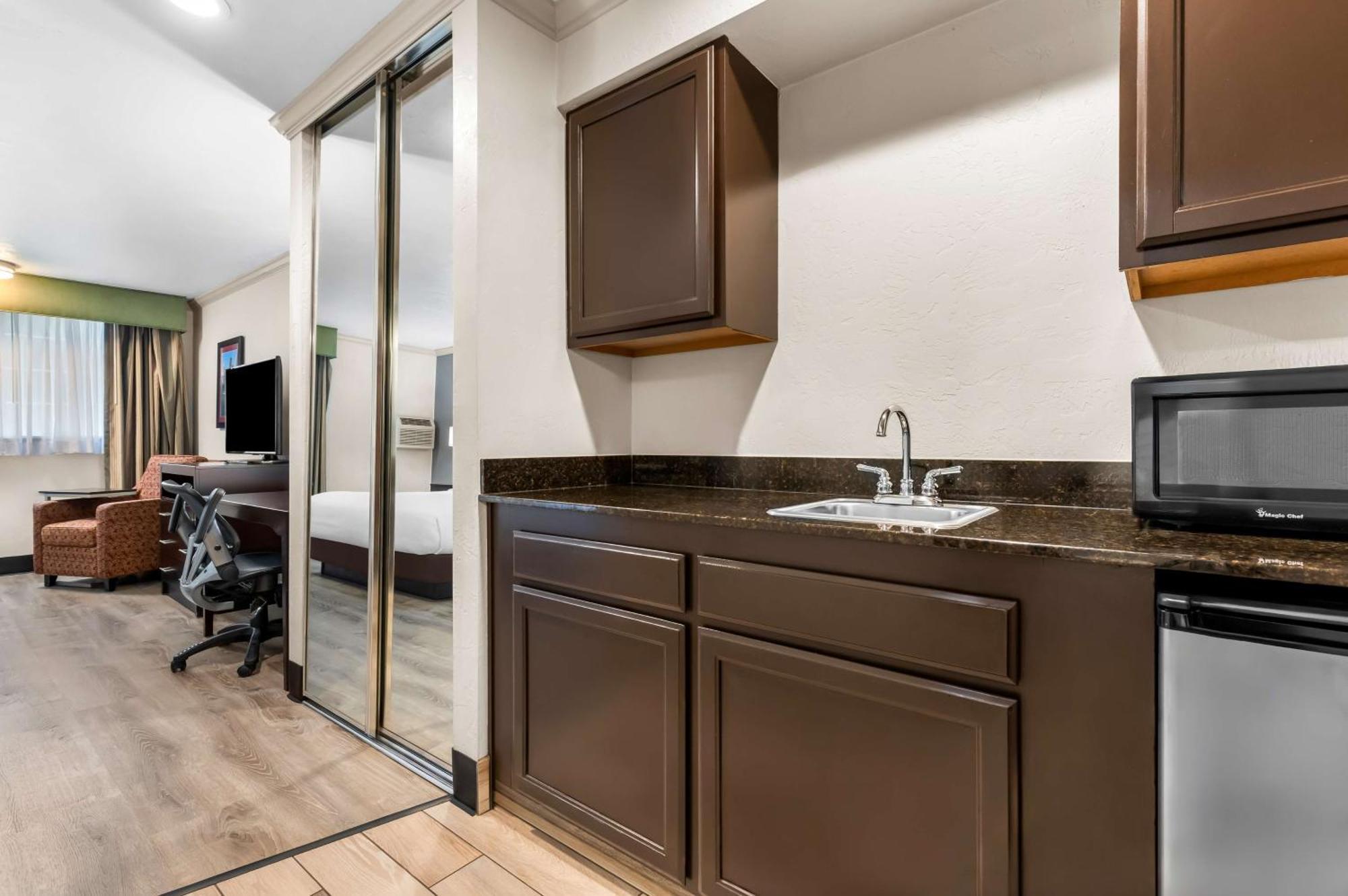 Best Western Plus Parkway Inn Wilsonville Dış mekan fotoğraf